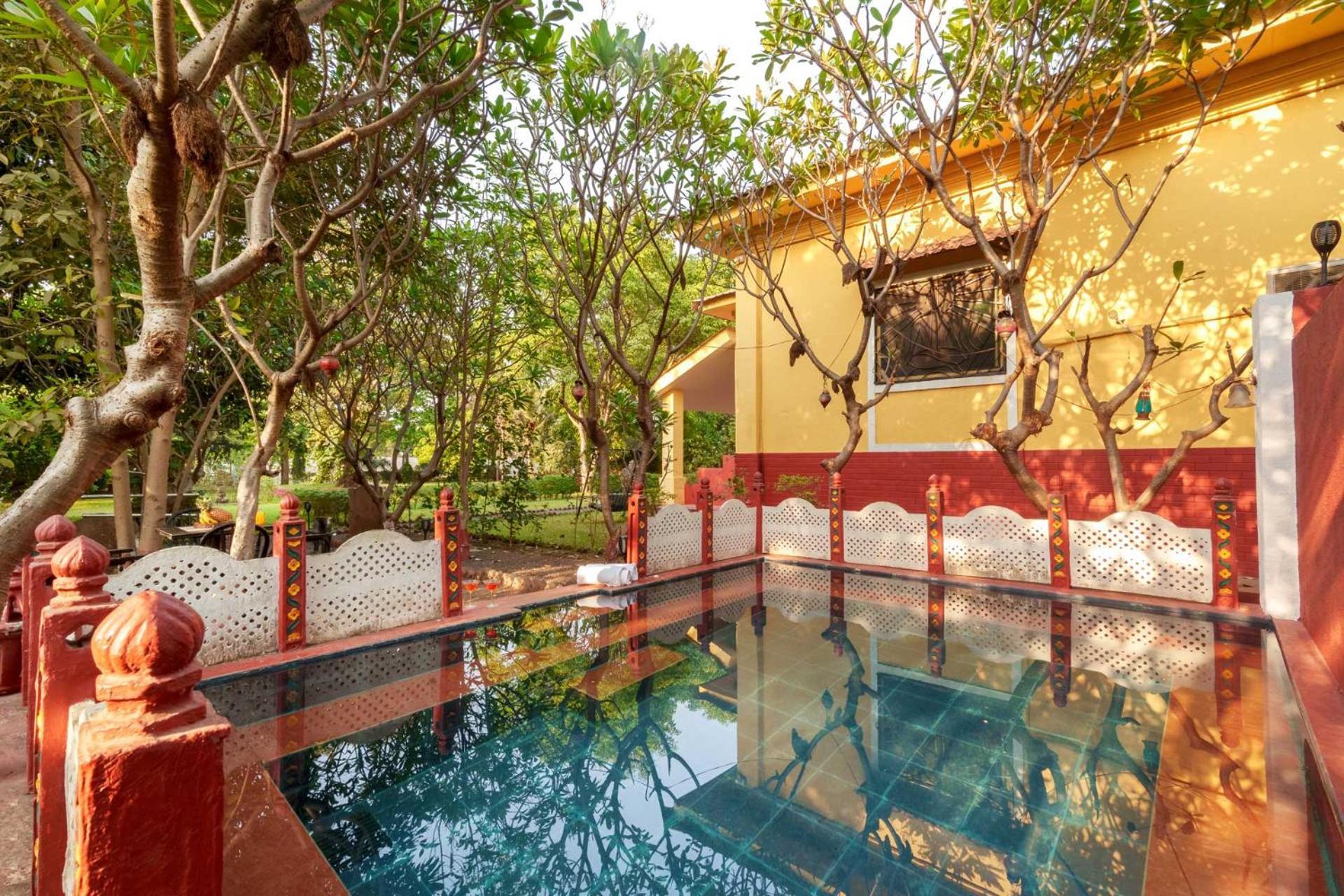Vintage Estate - Lakeside Allure With Vintage Decor,A Plunge Pool & A Lawn Featuring A Charming Gazebo Karjat Exteriér fotografie