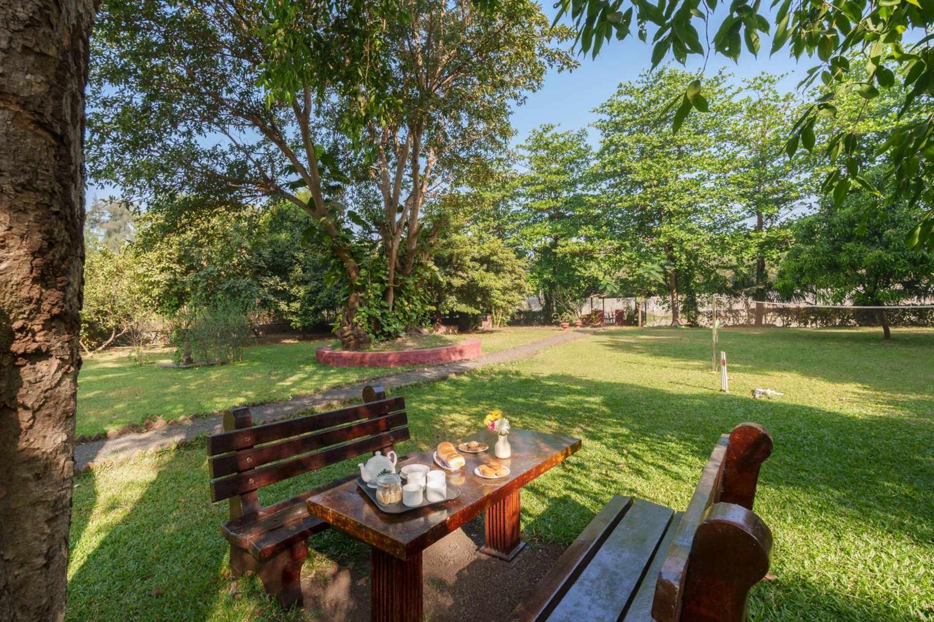 Vintage Estate - Lakeside Allure With Vintage Decor,A Plunge Pool & A Lawn Featuring A Charming Gazebo Karjat Exteriér fotografie