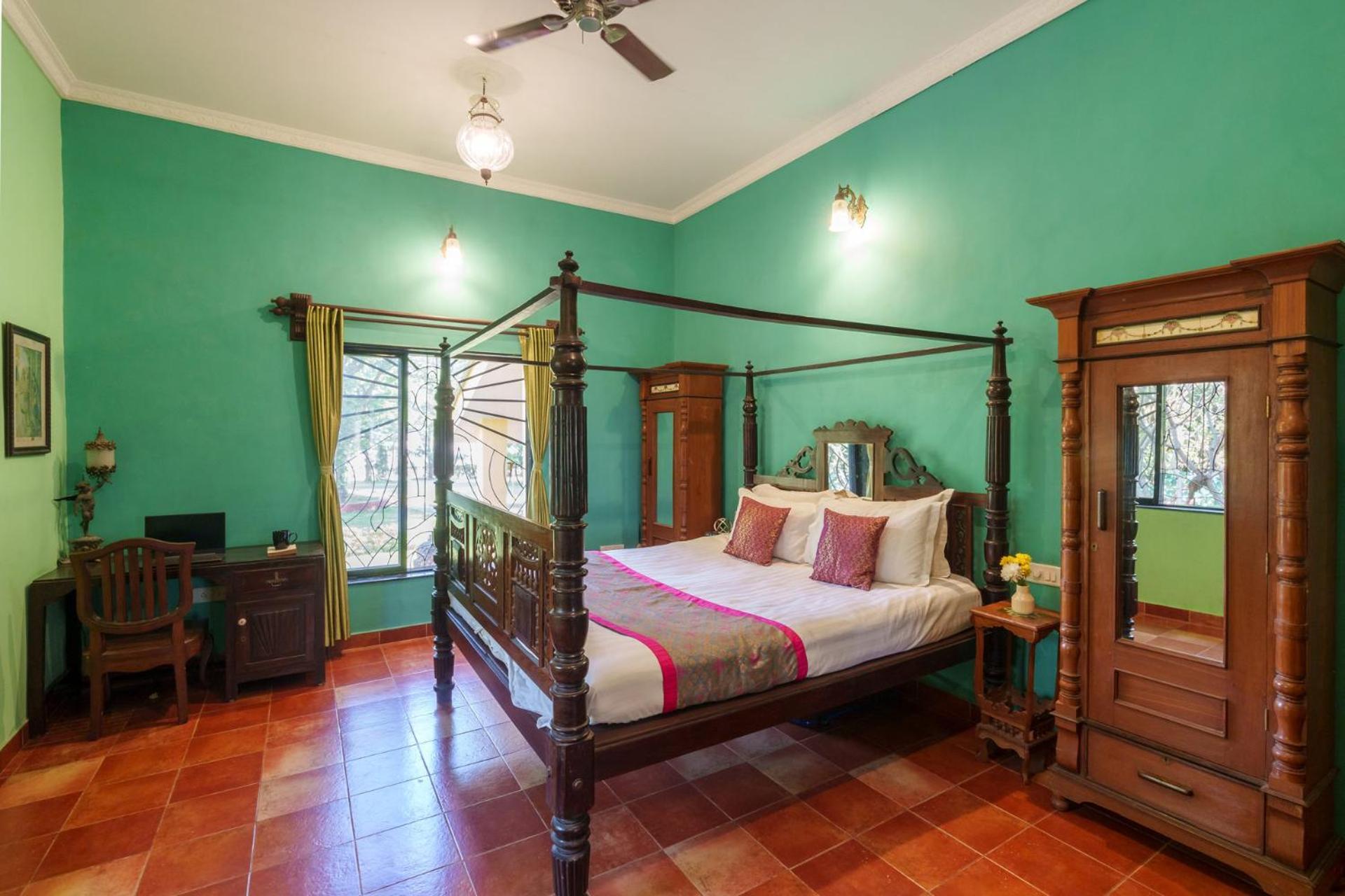 Vintage Estate - Lakeside Allure With Vintage Decor,A Plunge Pool & A Lawn Featuring A Charming Gazebo Karjat Exteriér fotografie