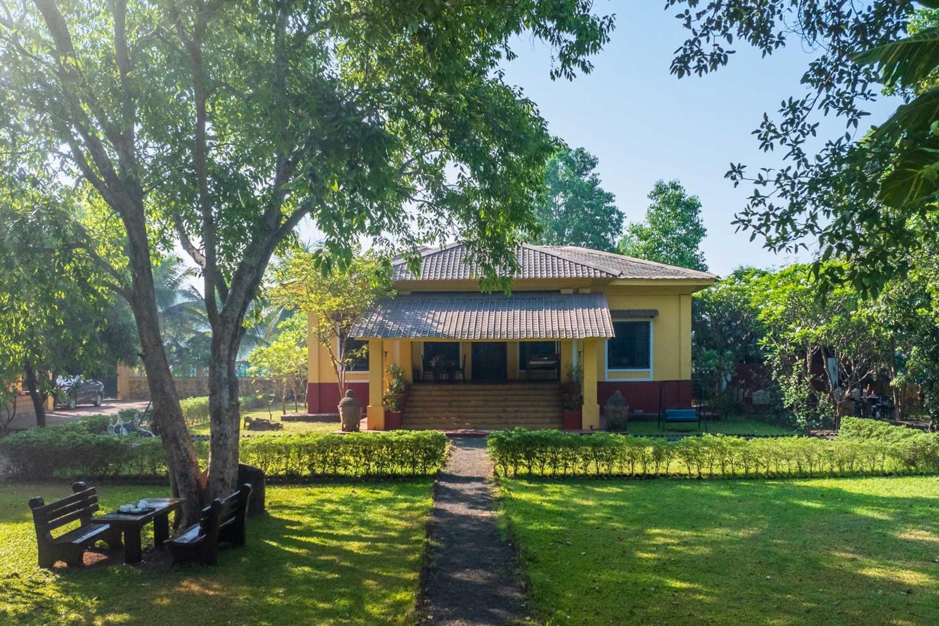 Vintage Estate - Lakeside Allure With Vintage Decor,A Plunge Pool & A Lawn Featuring A Charming Gazebo Karjat Exteriér fotografie