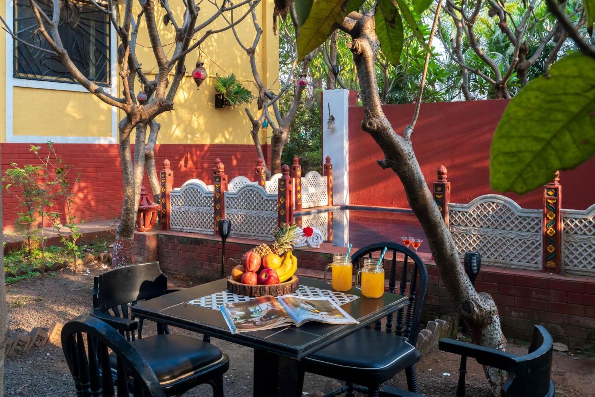 Vintage Estate - Lakeside Allure With Vintage Decor,A Plunge Pool & A Lawn Featuring A Charming Gazebo Karjat Exteriér fotografie