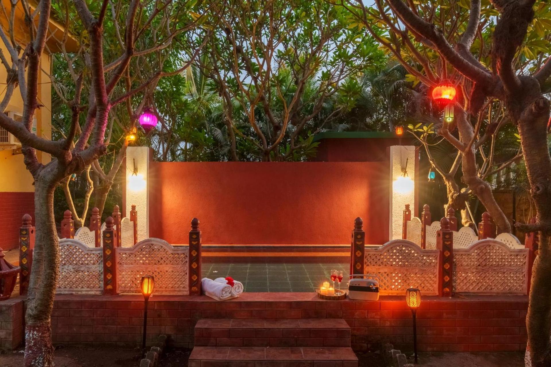 Vintage Estate - Lakeside Allure With Vintage Decor,A Plunge Pool & A Lawn Featuring A Charming Gazebo Karjat Exteriér fotografie